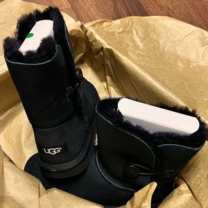 Girls brand new size 2 black UGG boots!